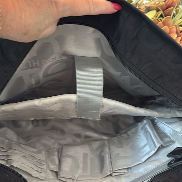 Kenneth Cole Reaction Black Briefcase with Sleek Design - Picture 9 of 9